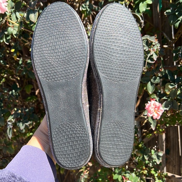 Stuart Weitzman sparkly metallic look slip. - Picture 5 of 17